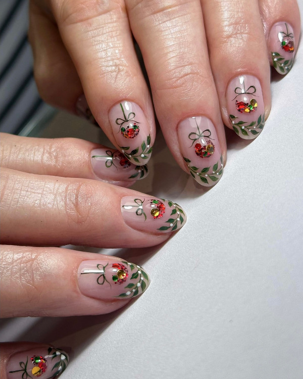 37 Elegant and Cute Christmas Nail Designs : Ornamental Elegance