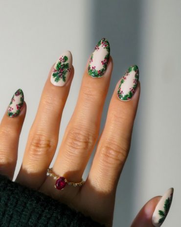 Elegant And Cute Christmas Nail Designs Holly Jolly Elegance