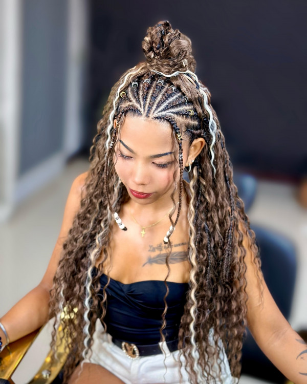 20 Modern Fulani Braids With Curls To Rock Right Now : Top Knot Half-Up Fulani Braids with Highlights