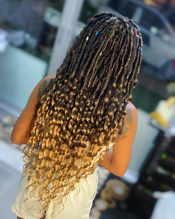 20 Modern Fulani Braids With Curls To Rock Right Now : Golden Ombre Fulani Braids with Loose Curls