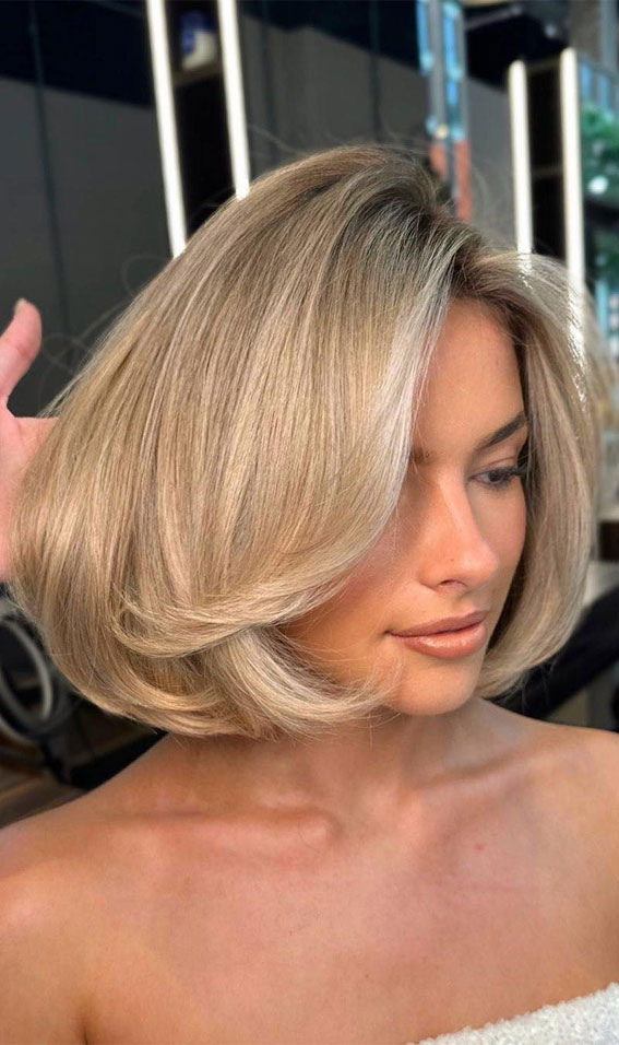 25 Adorable Teddy Bear Blonde Bob Hairstyles : Classic Rounded Bob with Side Bangs