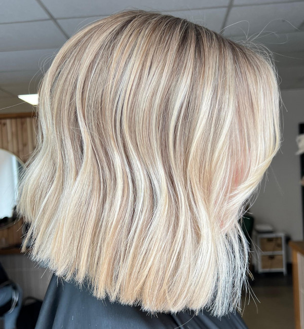 25 Adorable Teddy Bear Blonde Bob Hairstyles : Radiant Subtle Wavy Bob