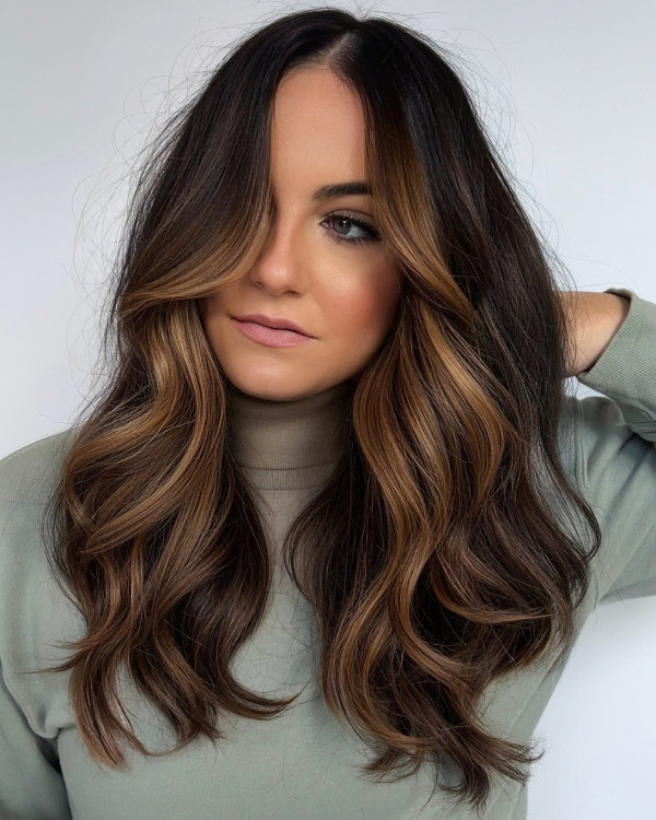 25 Beautiful Brunette Hair Colour Looks : Toasted Caramel Waves