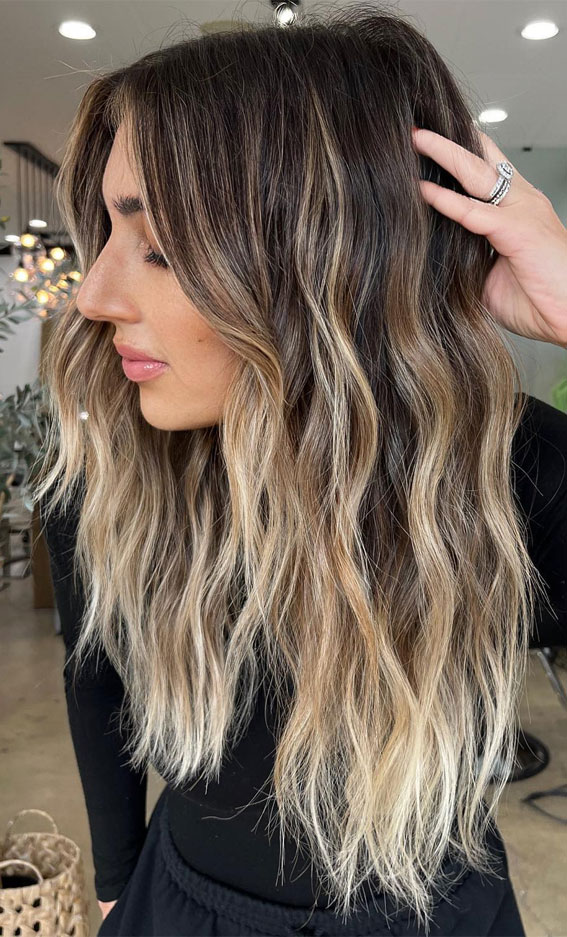 30 High Contrast Balayage Ideas For a Dimensional Look : Effortless Waves with Sun-Kissed Ends