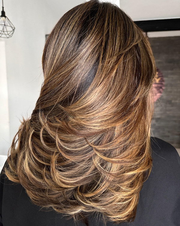 30 High Contrast Balayage Ideas For a Dimensional Look : Layered Caramel Elegance