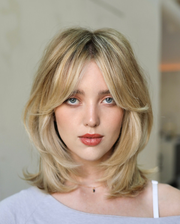 37 Trendy Shoulder Length Bob Hairstyles : 90s Blonde Bob with Curtain Bangs