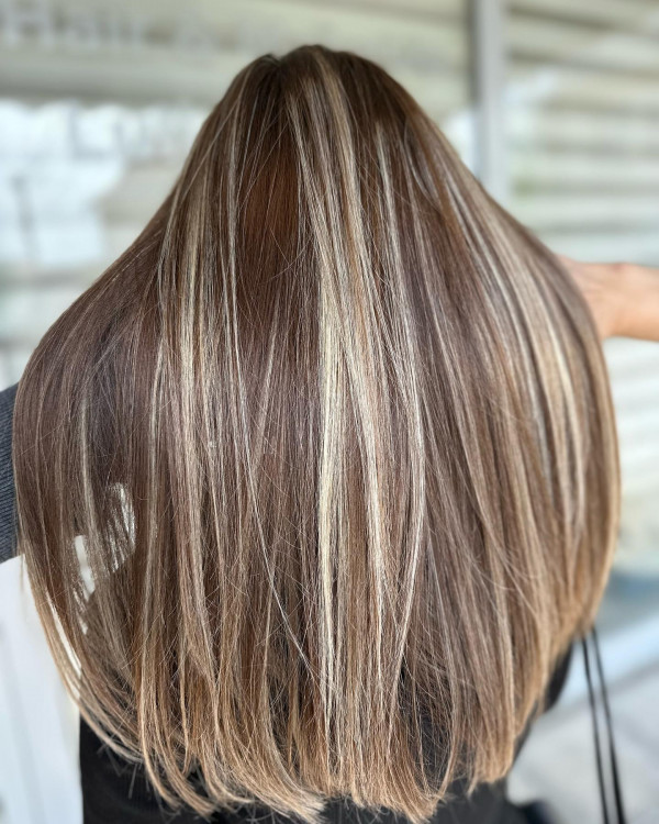 40 Gorgeous Hair Colour Highlights : Sleek Ash Brown Hair with Blonde Streaks