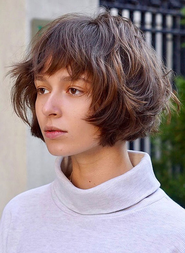 23 French Hairstyles for Effortless Chic Style : Textured French Bob with Feathered Bangs