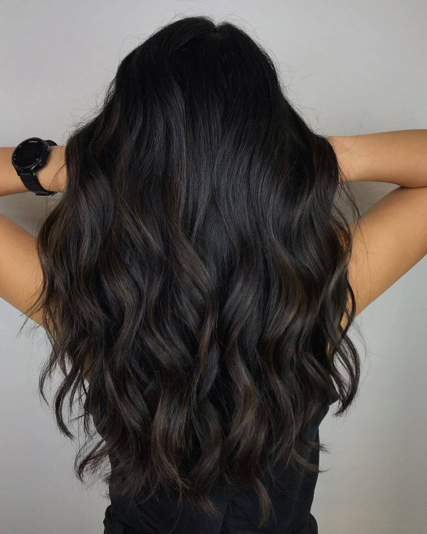 25 Beautiful Espresso Brunette Hair Colour Ideas : Deep Espresso Waves with Subtle Highlights