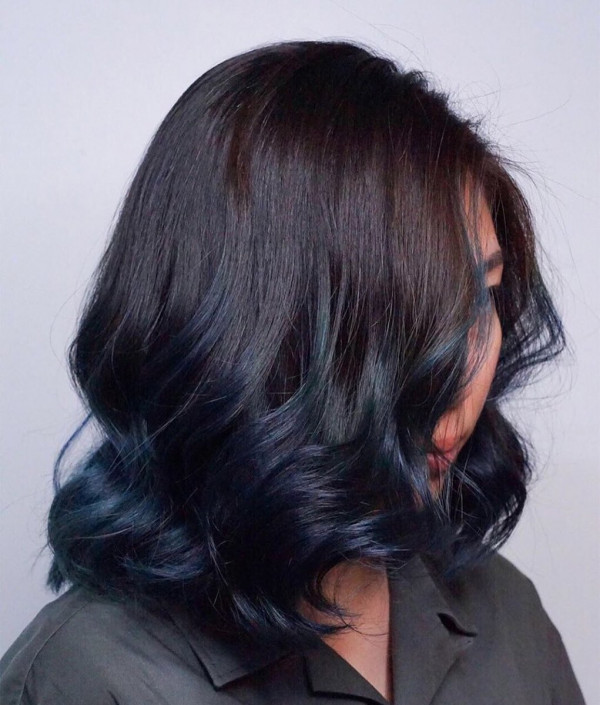 Shoulder-Length Midnight Blue Wavy with Highlights, Dark Blue Hair Colour , Dark Blue Hair Colour Ideas, dark blue hair