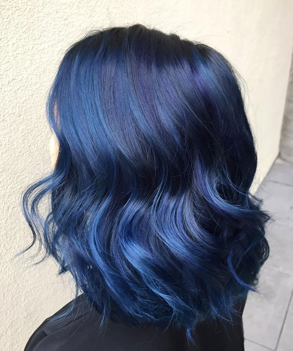 27 Stunning Dark Blue Hair Colour Ideas : Ocean Blue Medium-Length Wavy Cut