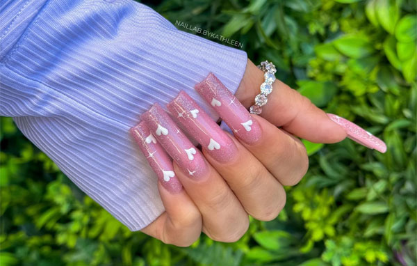 36 Cute Valentine’s Day Nails : Sparkling Pink Acrylic Nails with White Hearts