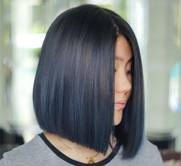 27 Stunning Dark Blue Hair Colour Ideas : Icy Indigo Lob