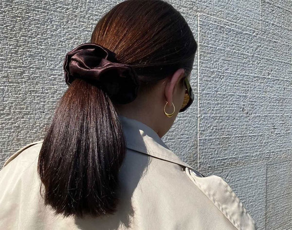 25 Beautiful Espresso Brunette Hair Colour Ideas : Sleek Ponytail with Mocha Scrunchie