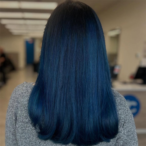 27 Stunning Dark Blue Hair Colour Ideas : Classic Midnight Blue with Subtle Gradient Tips