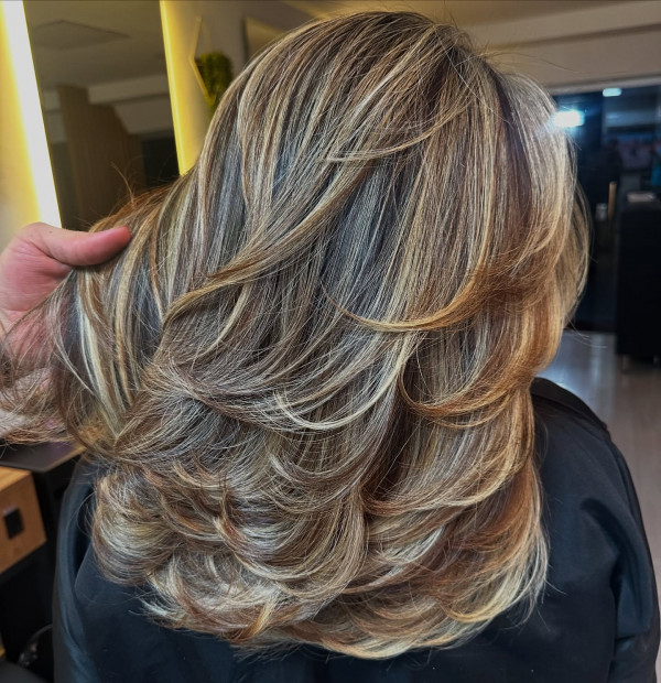 Ash Blonde Highlighted Butterfly Layered Haircut, hair colour highlights, hair colour highlights on brown hair, hair colour