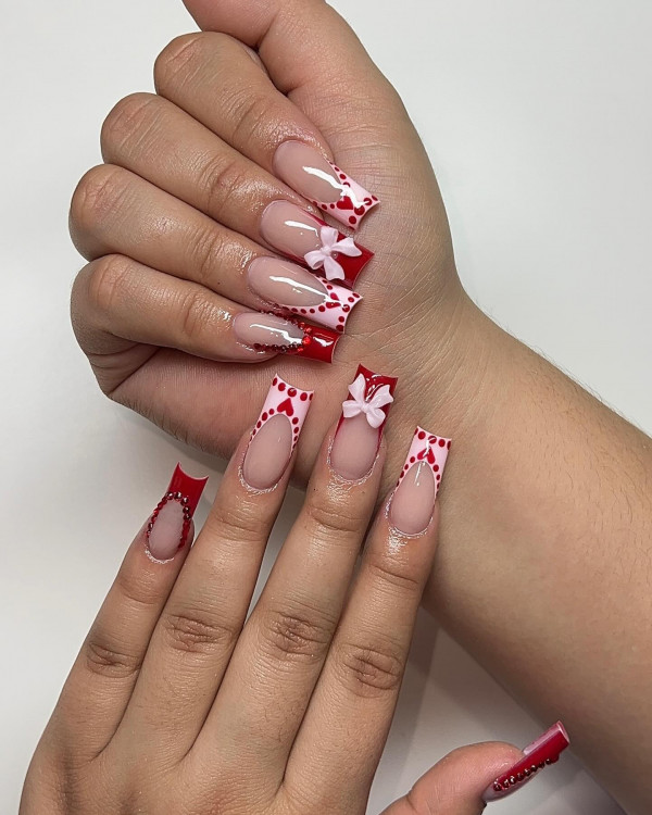 30 Valentine’s Day Nails Acrylic : Outlines Tiny Hearts V-Shaped French Tips