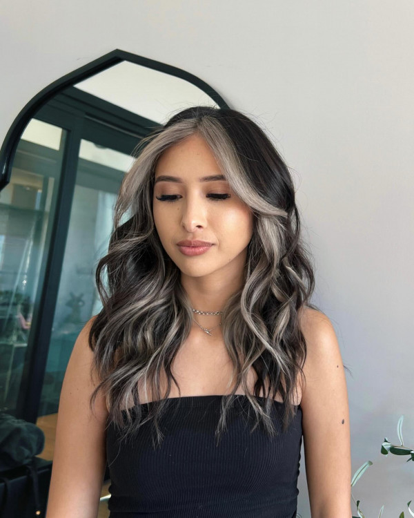 40 Gorgeous Hair Colour Highlights : Platinum Money-Piece Highlights on Black Hair