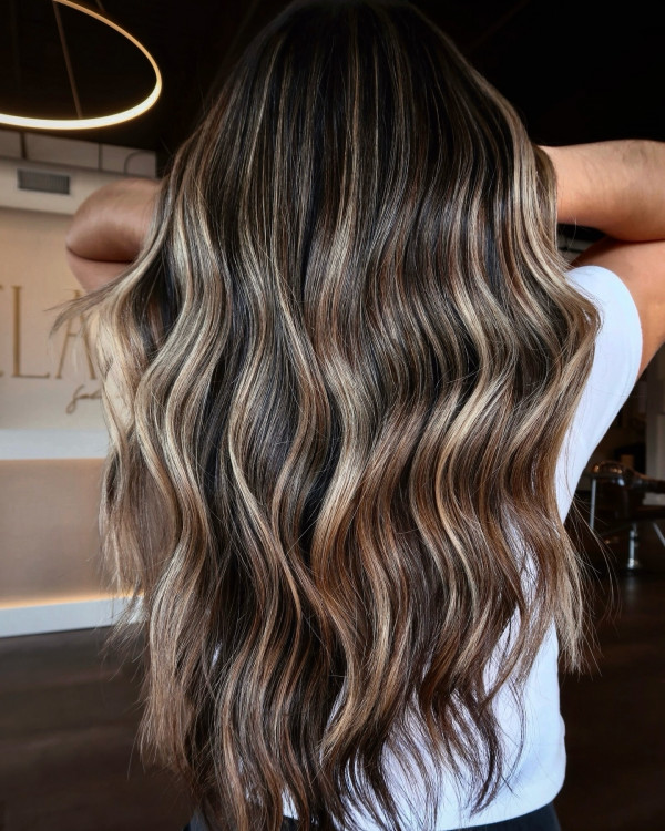 40 Gorgeous Hair Colour Highlights : Espresso Brunette with Honey Highlights