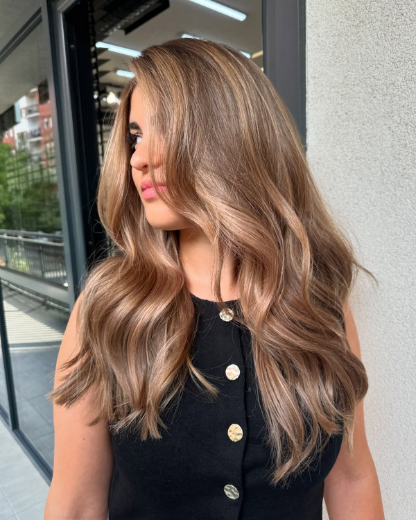 Soft Ash Blonde Waves with Subtle Highlights