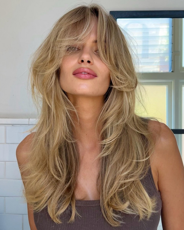 Soft Shag Warm Beige Blonde Long Hair with Curtain Bangs