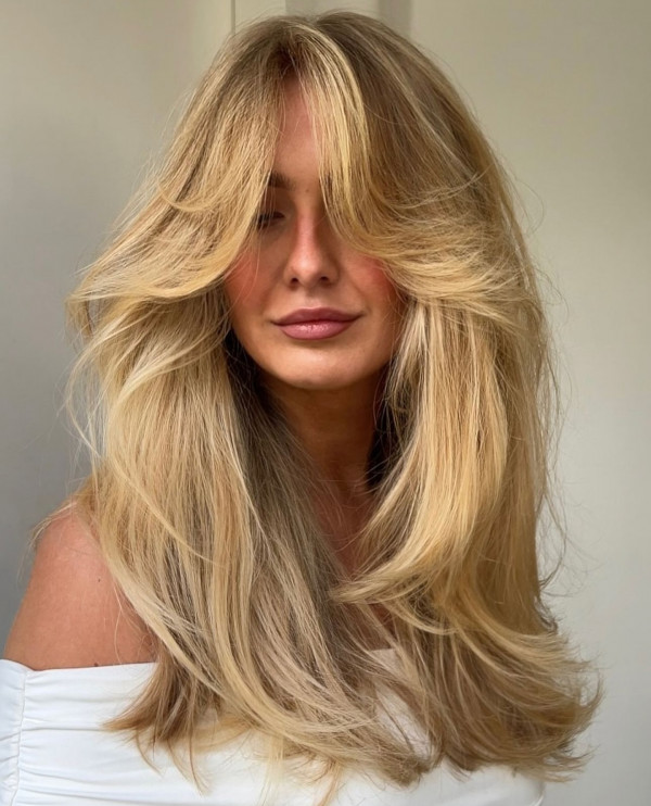 Voluminous Curtain Bangs with Honey Blonde Layers