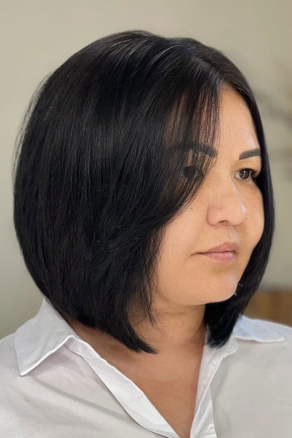 30 Flattering Long Bob Haircuts for Chubby Faces : Middle-Parted Lob with Soft Layers