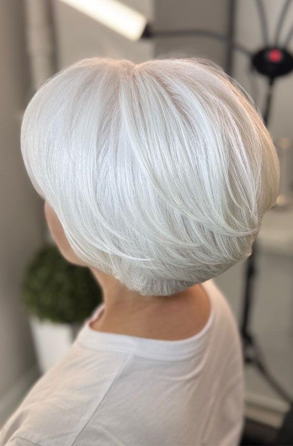 40 Chic Short Hairstyles to Enhance Fine Hair : Voluminous Silver Layered Bob