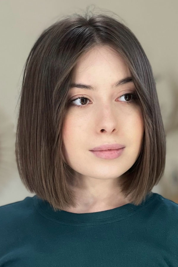 30 Flattering Long Bob Haircuts for Chubby Faces : Soft Brown Blunt Lob with a Soft Middle Part