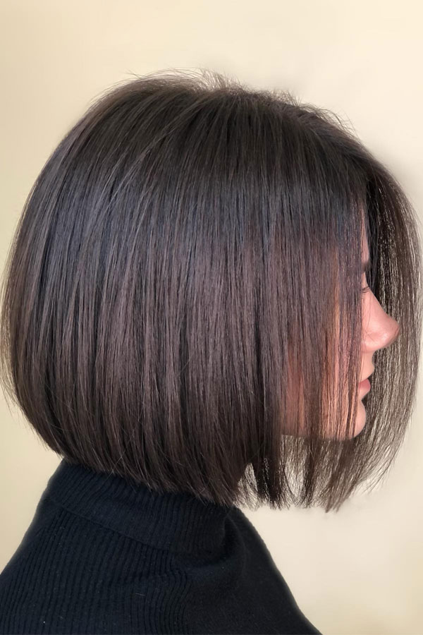 37 Flattering Short Hairstyles for a Thicker, Fuller Look : Sleek Blunt Bob