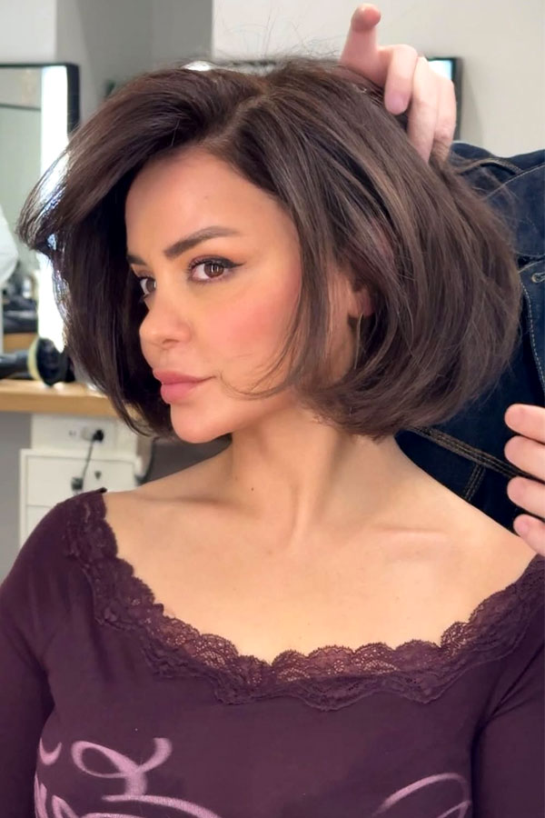 37 Flattering Short Hairstyles for a Thicker, Fuller Look : Voluminous Side-Swept Bob