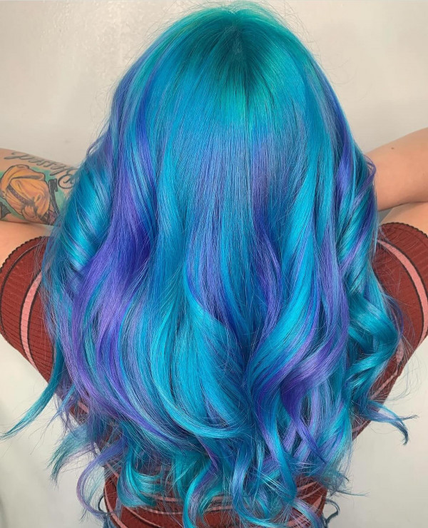 20 Enchanting Mermaid Hair Colours : Turquoise and Indigo Long Hair