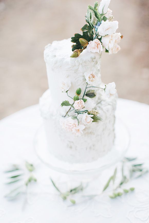 white wedding cake,white wedding cake with flowers,elegant wedding cake