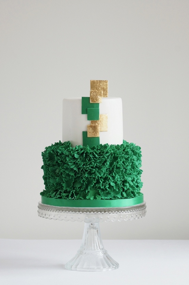emerald and gold wedding,emerald and gold wedidng cake