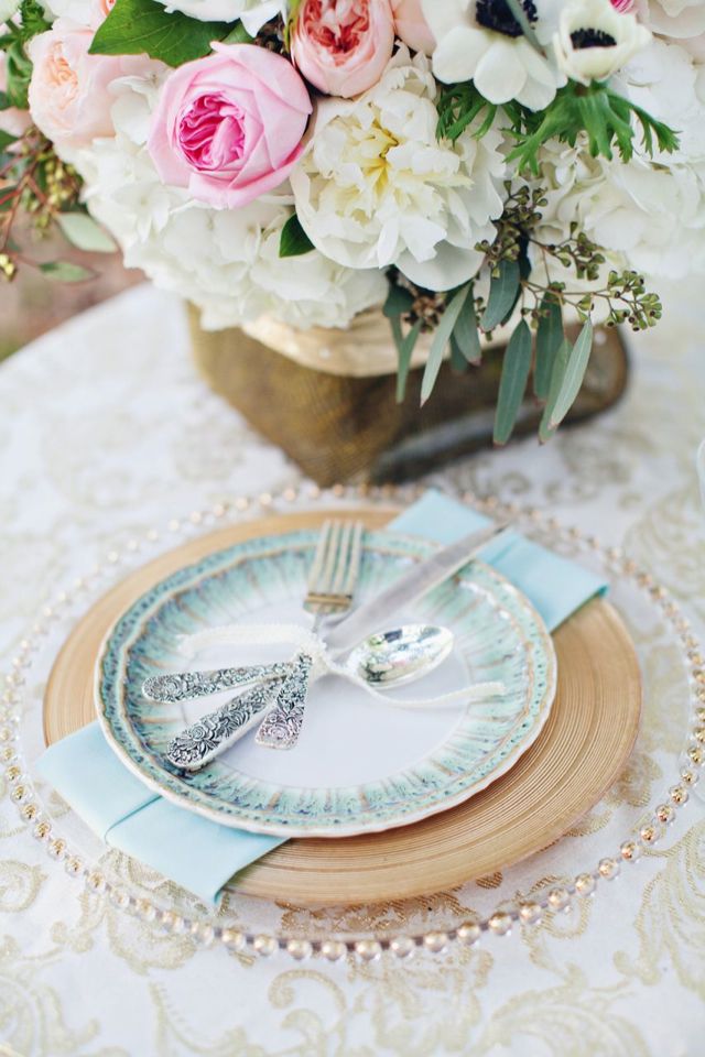 dusty blue and gold place setting,powder blue and gold wedding