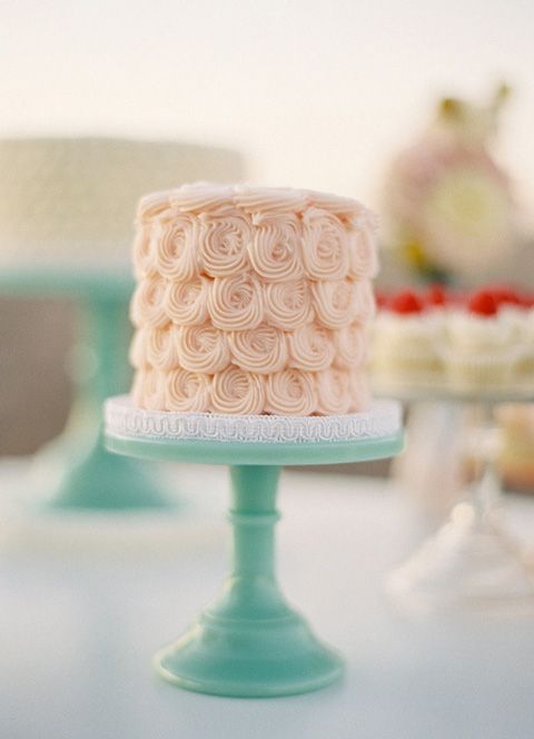 wedding cake,Wedding Cake Trend,Buttercream wedding cakes,wedding cake trend summer,summer wedding cake trends,wedding cakes buttercream frosting,cake buttercream roses