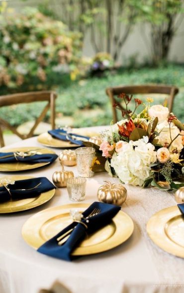 Navy blue and gold wedding colours palette | Elegant Wedding Ideas