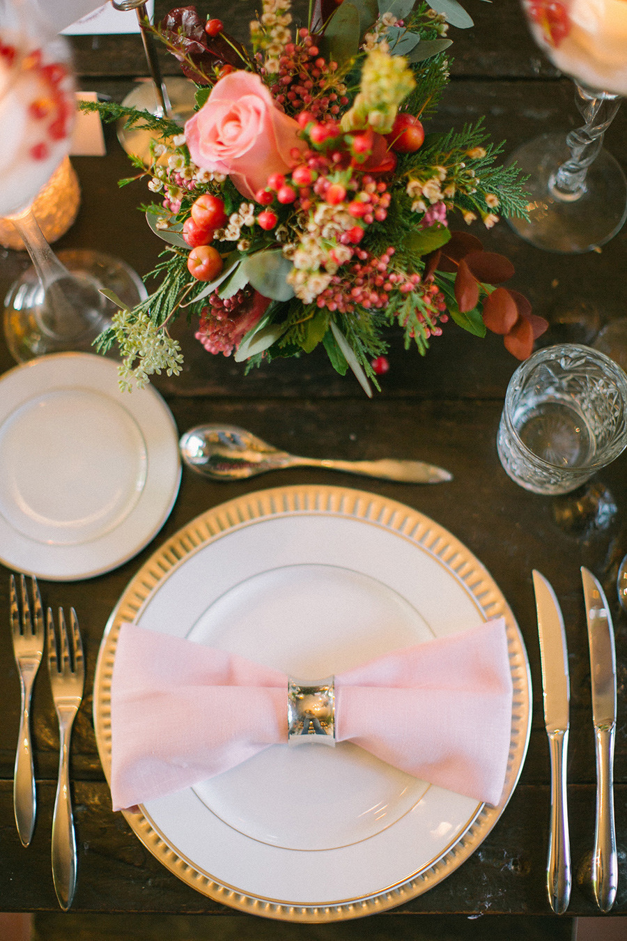 winter wedding place setting - Boho Chic Wedding Inspiration Shoot from Anna Roussos Photography - annaroussos.com | Read more : https://www.fabmood.com/boho-chic-wedding-inspiration-shoot-anna-roussos-photography