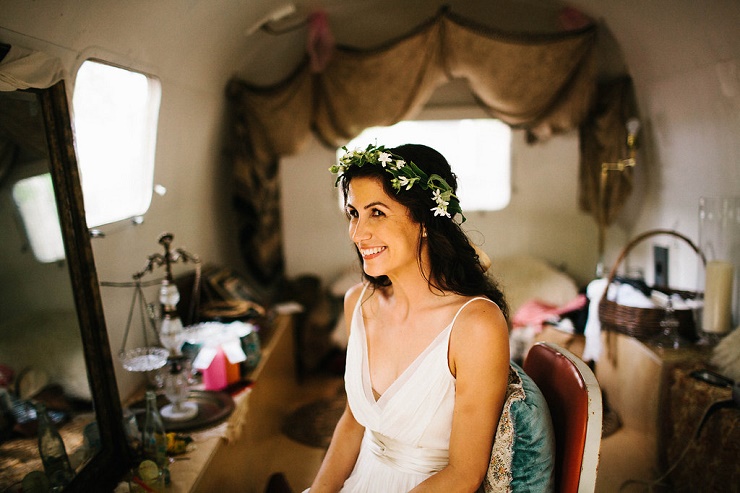 bridal hair flowers - Photography rebeccacaridad-manzanita.com A Saja Wedding Dress Read more about this #wedding on fabmood.com #bridalhairstyles #hairflowers