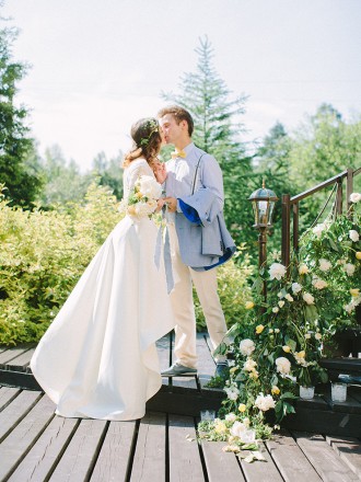 Pear inspired wedding with Delicate shades of Blue & Yellow | Photography : anastasiyabelik.com | Full #wedding inspiration on fabmood.com