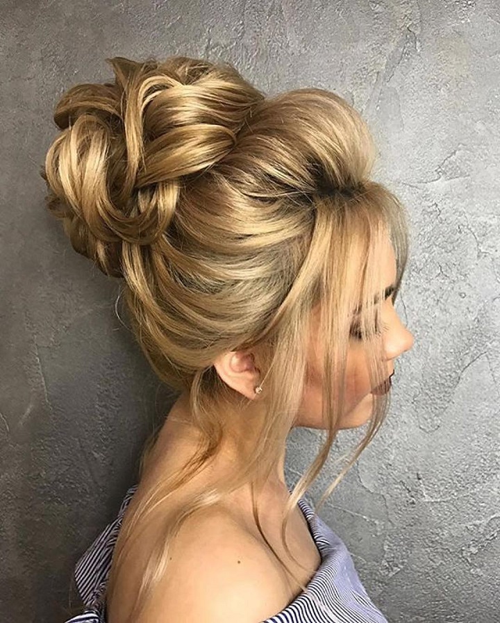 Floral bun hairstyle Inspo for brides or their family ( mother's, sisters  and cousins ) | Bridal hair buns, Low bun wedding hair, Bridal bun