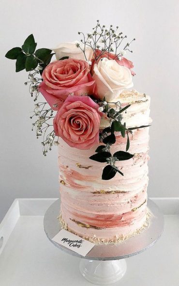 10 The prettiest floral wedding cakes for any season