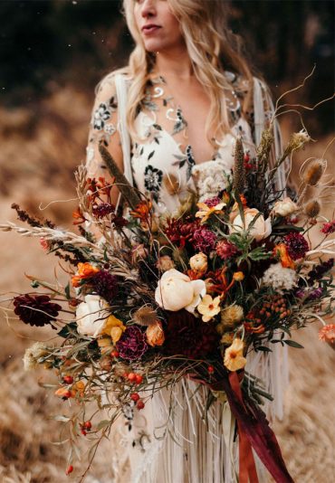Fall wedding bouquets + Beautiful Fall Color Palettes { Pantone Inspired }