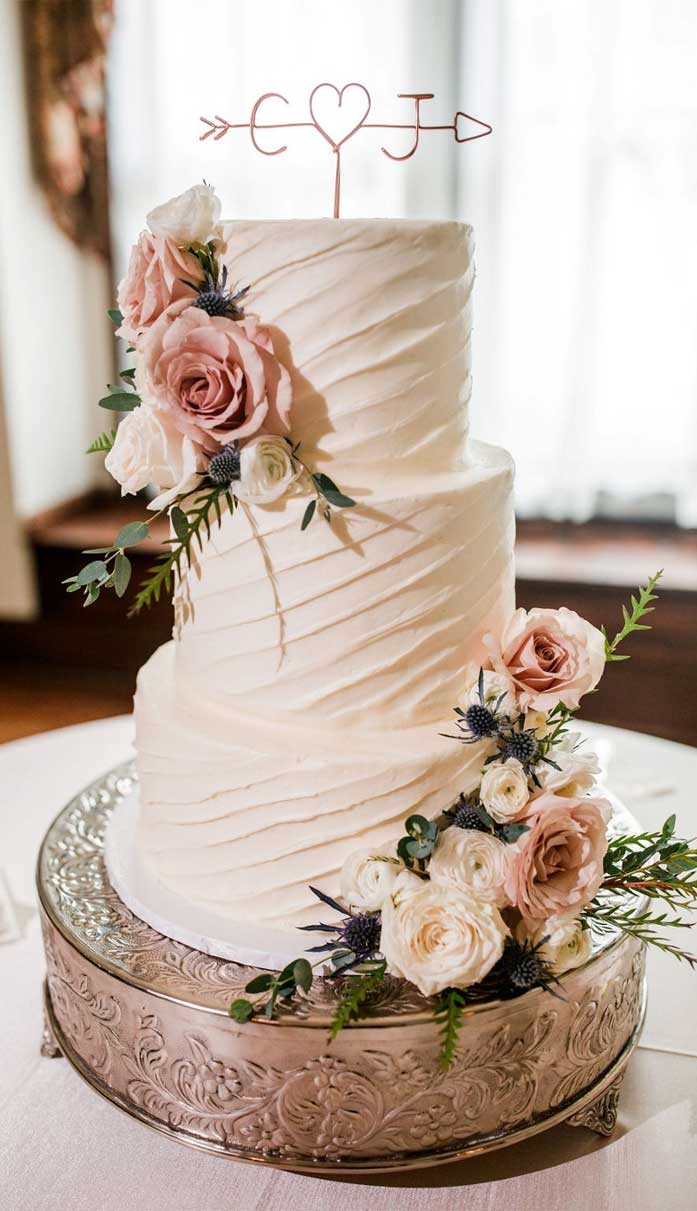 Gold Wedding Cakes - Floral | Chez Chicago Wedding Venue