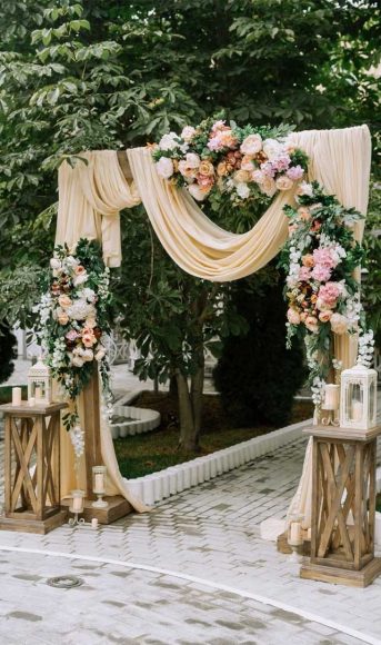 24 Gorgeous Wedding Arches The Beautiful Way To Add Wow Factor 1 - Fab ...