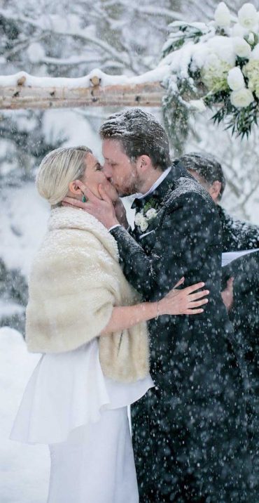 Dreamy winter wedding photos with snow background