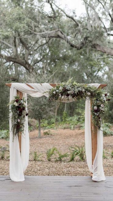 8 Stunning greenery wedding arches and Wedding Altar decorations