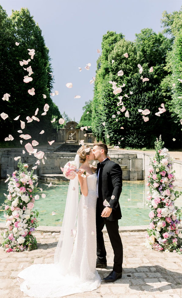 dreamy french chateau wedding, outdoor wedding ceremony , french chateau wedding, wedding ceremony decors