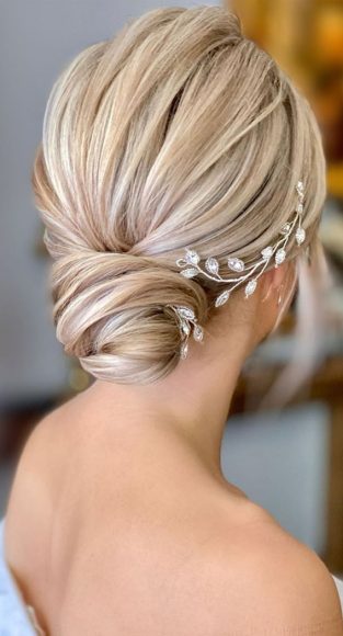 Beautiful wedding updo that'll fit any wedding theme 1 - Fab Mood ...