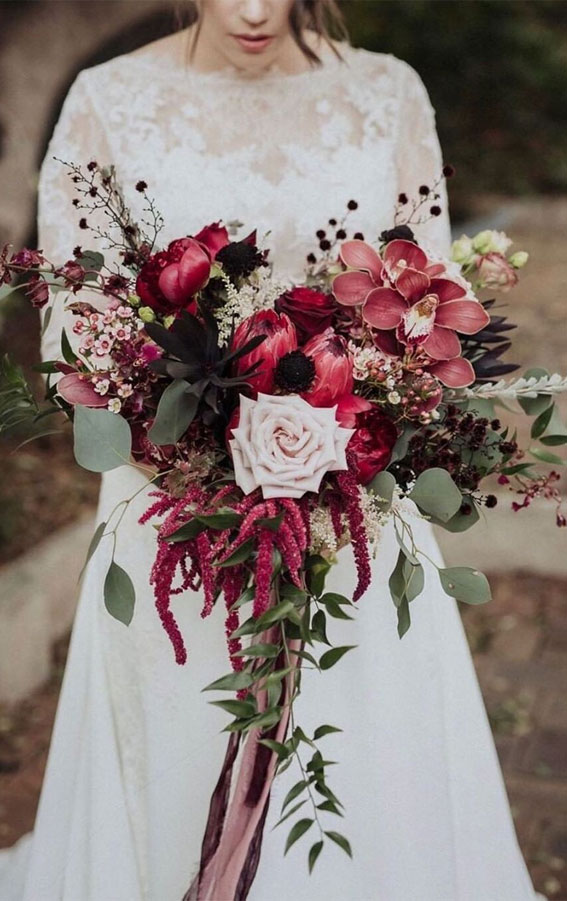 Fall Wedding Bouquet Ideas That'll Highlight Your Fall Wedding